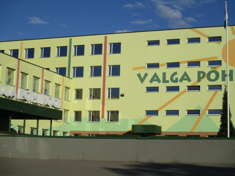 KAOS VALGA HARIDUSELUS | Augustikuu alguses olid veel pooled valla koolid ilma juhita.