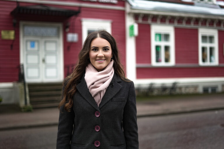 MAJANDUS LAGNEB | Roosa udu põrkub karmi reaalsusega.